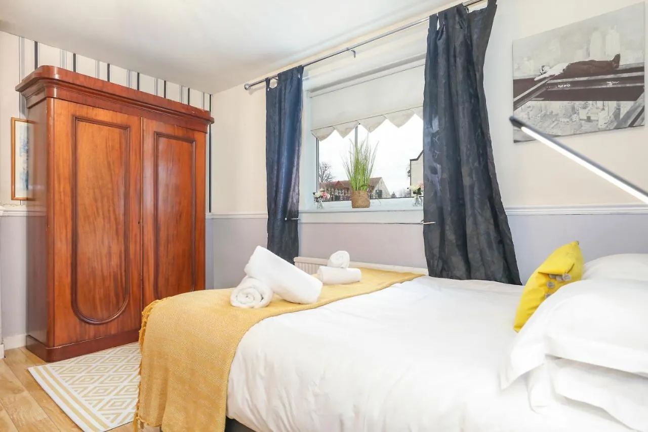Beautiful 4 Bedroom Cottage - Ideal Location - Free Parking Εδιμβούργο 0*,