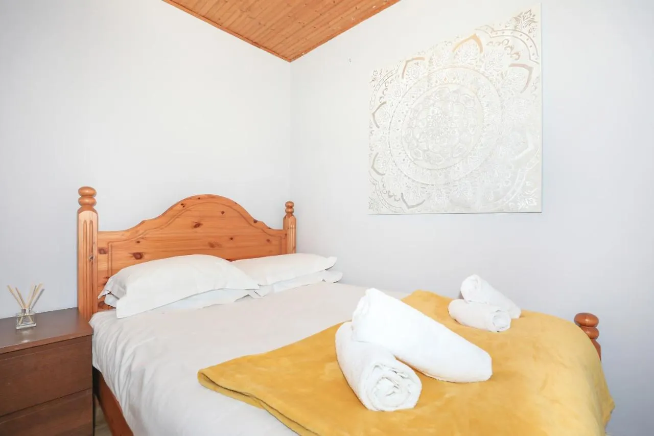Semesterbostad Beautiful 4 Bedroom Cottage - Ideal Location - Free Parking Edinburg