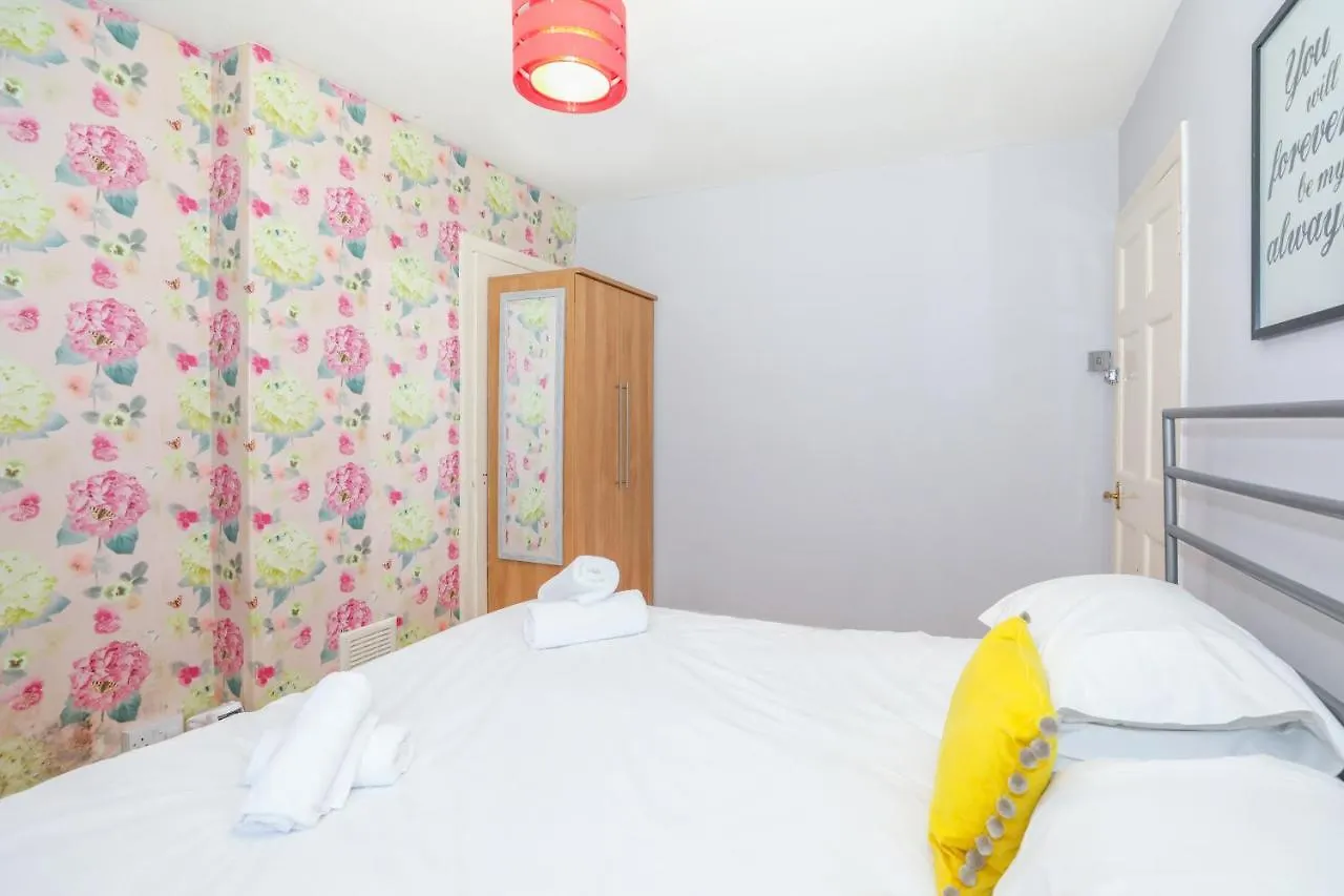 Beautiful 4 Bedroom Cottage - Ideal Location - Free Parking Edinburg 0*,