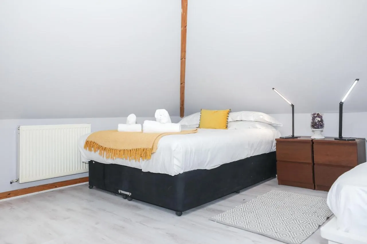 Semesterbostad Beautiful 4 Bedroom Cottage - Ideal Location - Free Parking Edinburg