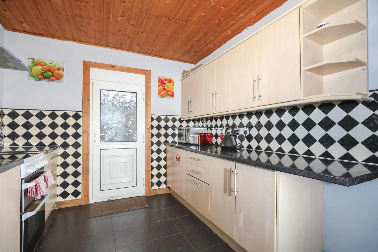 Semesterbostad Beautiful 4 Bedroom Cottage - Ideal Location - Free Parking Edinburg