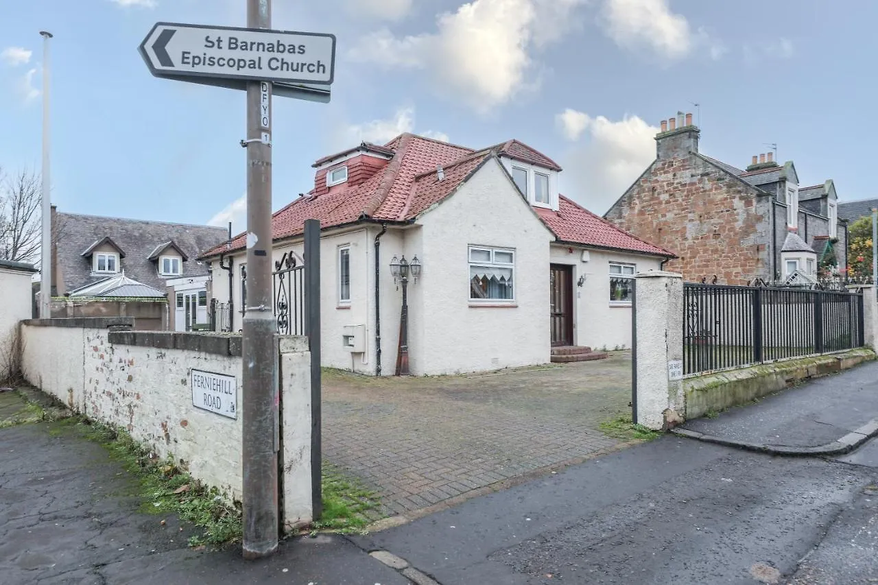 Beautiful 4 Bedroom Cottage - Ideal Location - Free Parking Edinburg Semesterbostad