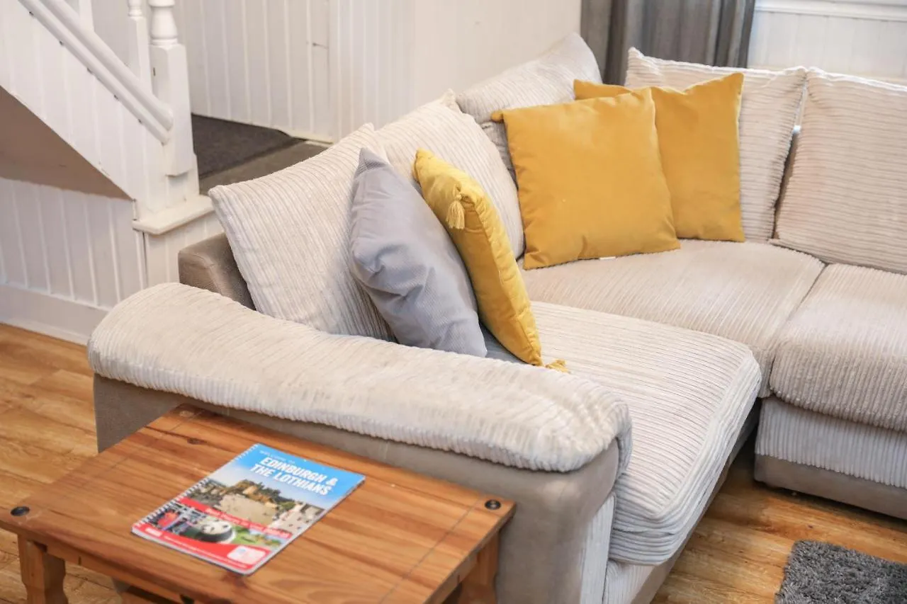 Semesterbostad Beautiful 4 Bedroom Cottage - Ideal Location - Free Parking Edinburg